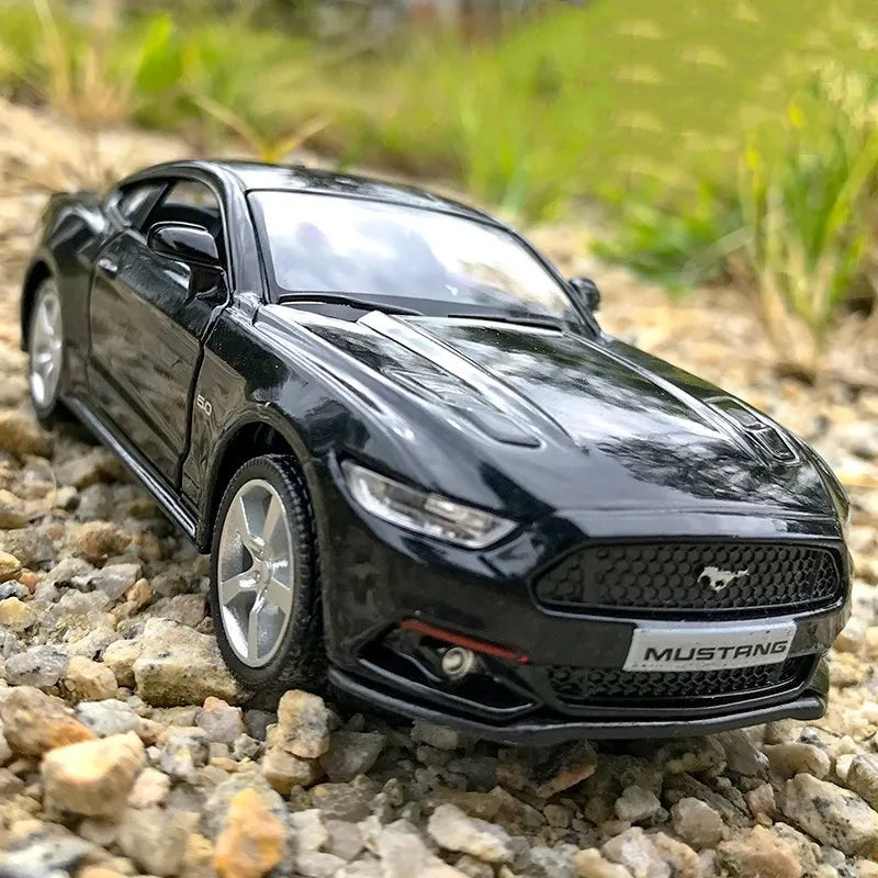 FORD MUSTANG GT - Coche de aleación 1:36