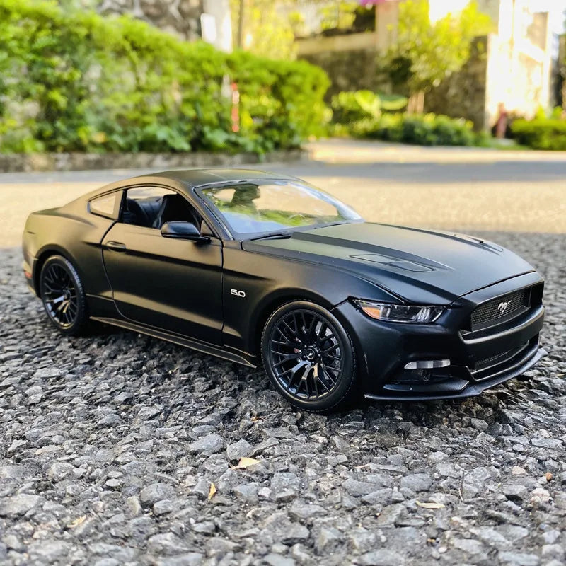 FORD MUSTANG GT - Coche de aleación 1:36