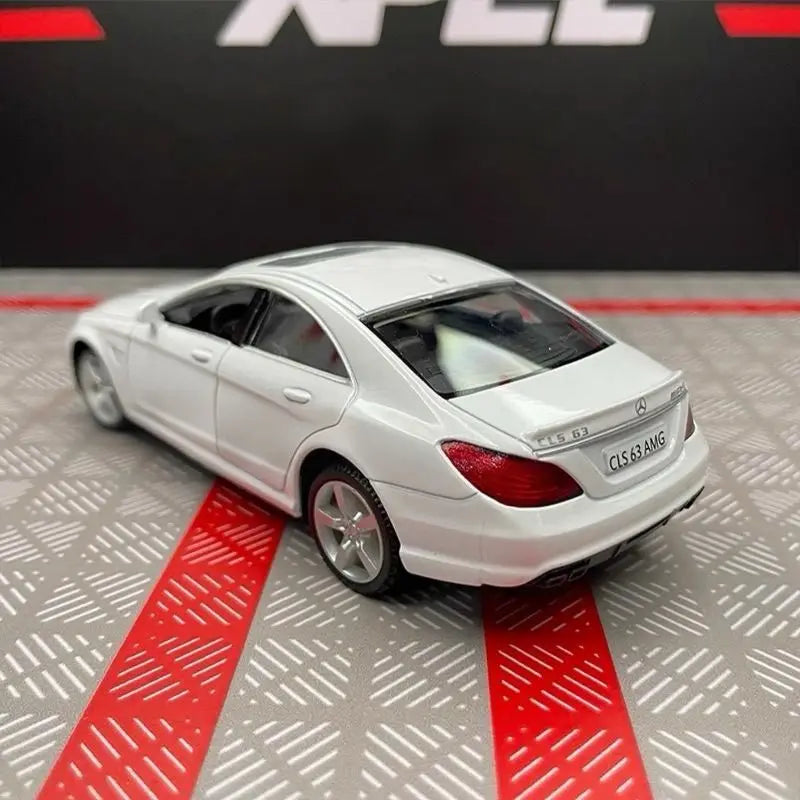 MERCEDES BENZ CLS 63 AMG - Coche de aleación 1:36