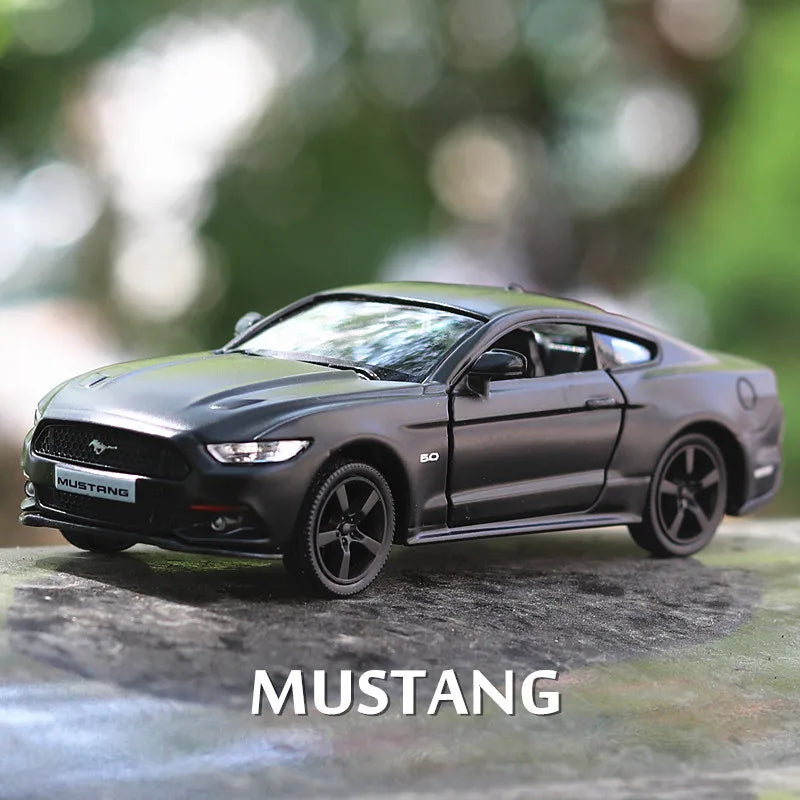 FORD MUSTANG GT - Coche de aleación 1:36