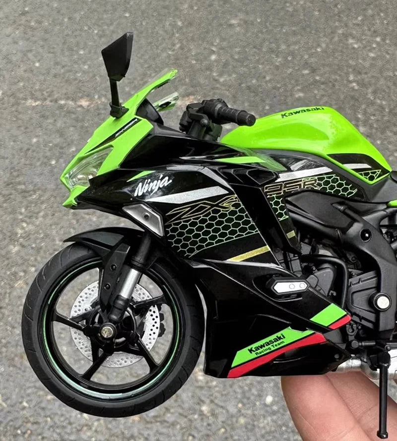KAWASAKI NINJA ZX-25R - Moto de aleación 1:12