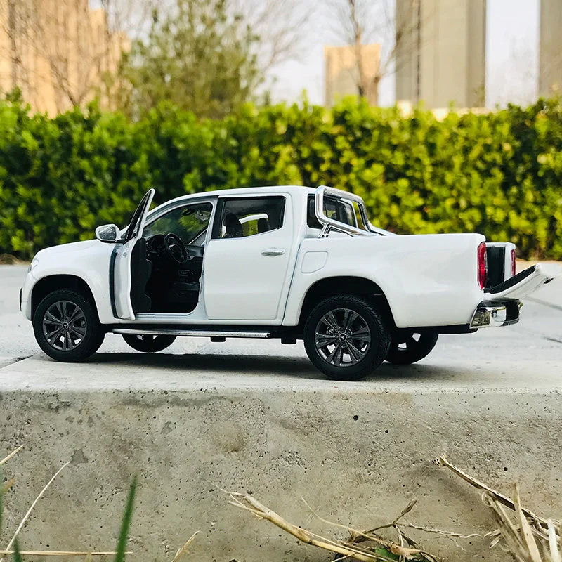 MERCEDES BENZ CLASE X - Coche de aleación 1:24