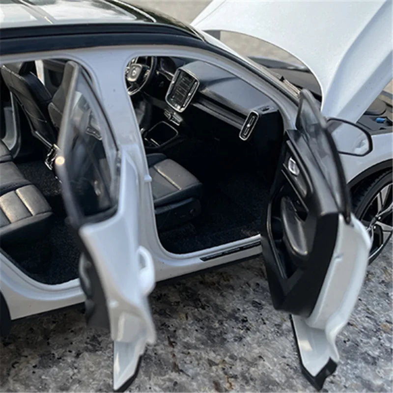 VOLVO XC40 - Coche de aleación 1:18