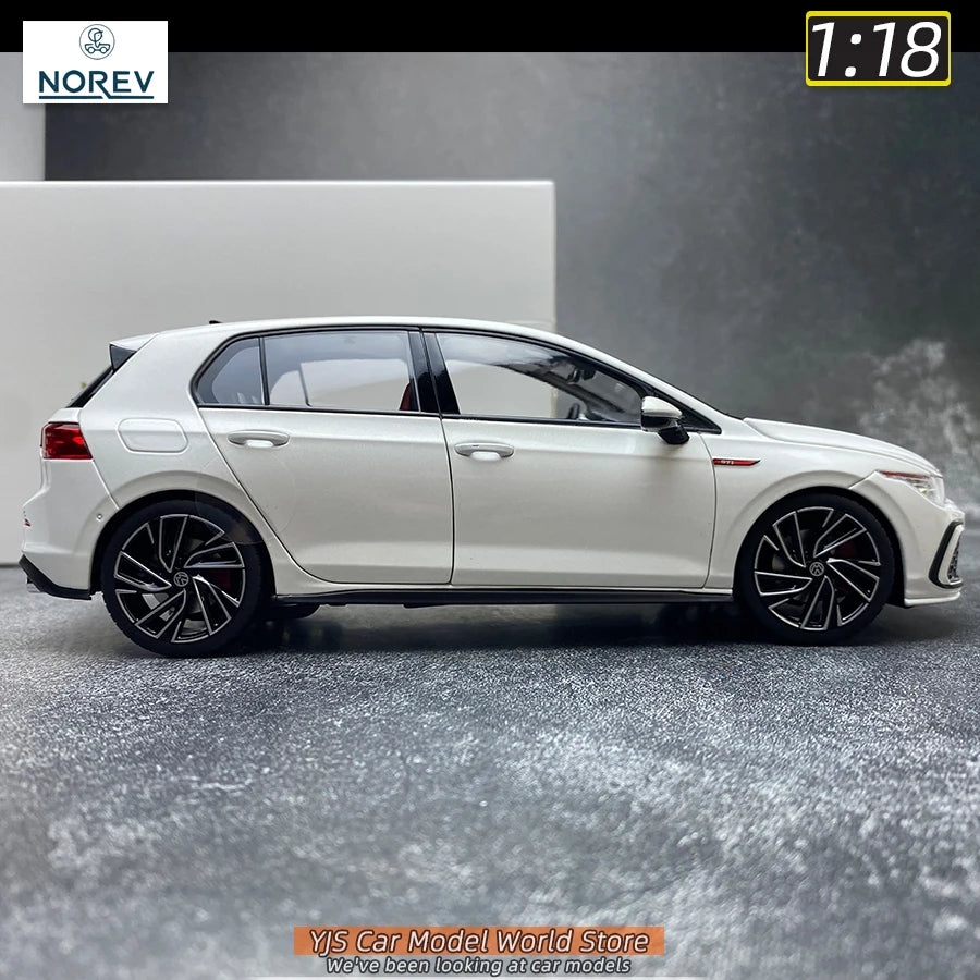 VOLKSWAGEN GOLF GTI 8 - Coche de aleación 1:18